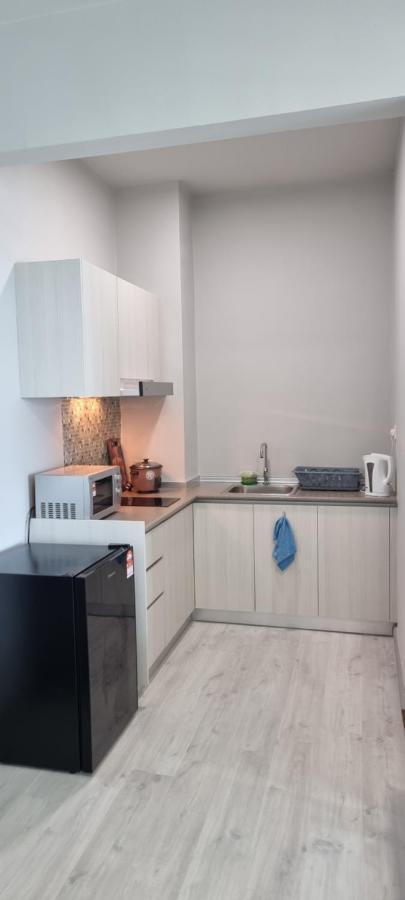 Jesselton Point Homestay Кота-Кинабалу Экстерьер фото